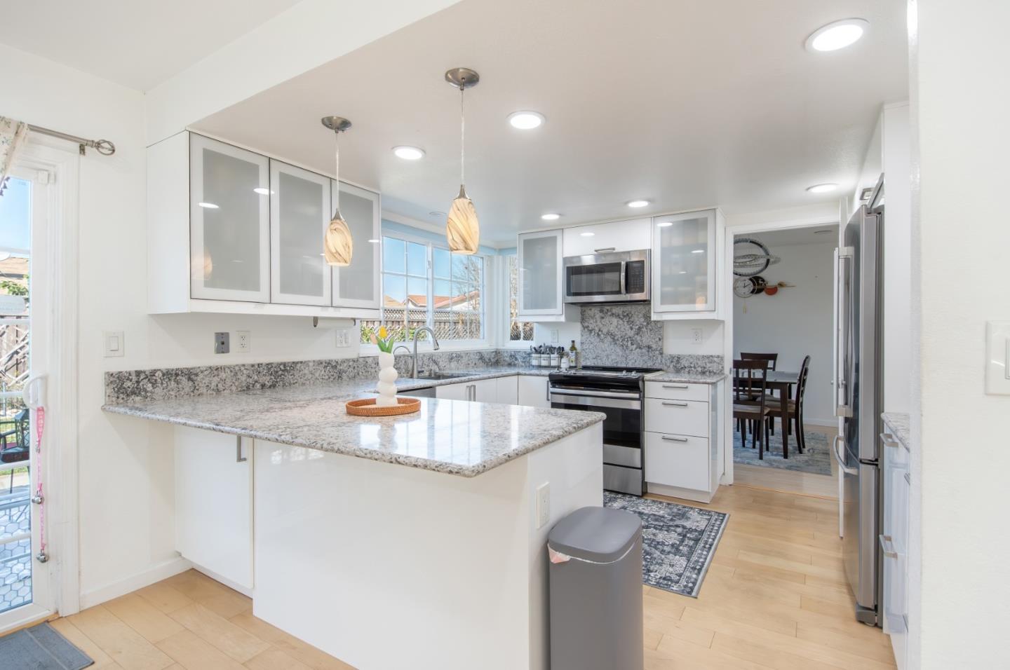 Detail Gallery Image 16 of 57 For 985 Summerfield, San Jose,  CA 95121 - 4 Beds | 2/1 Baths