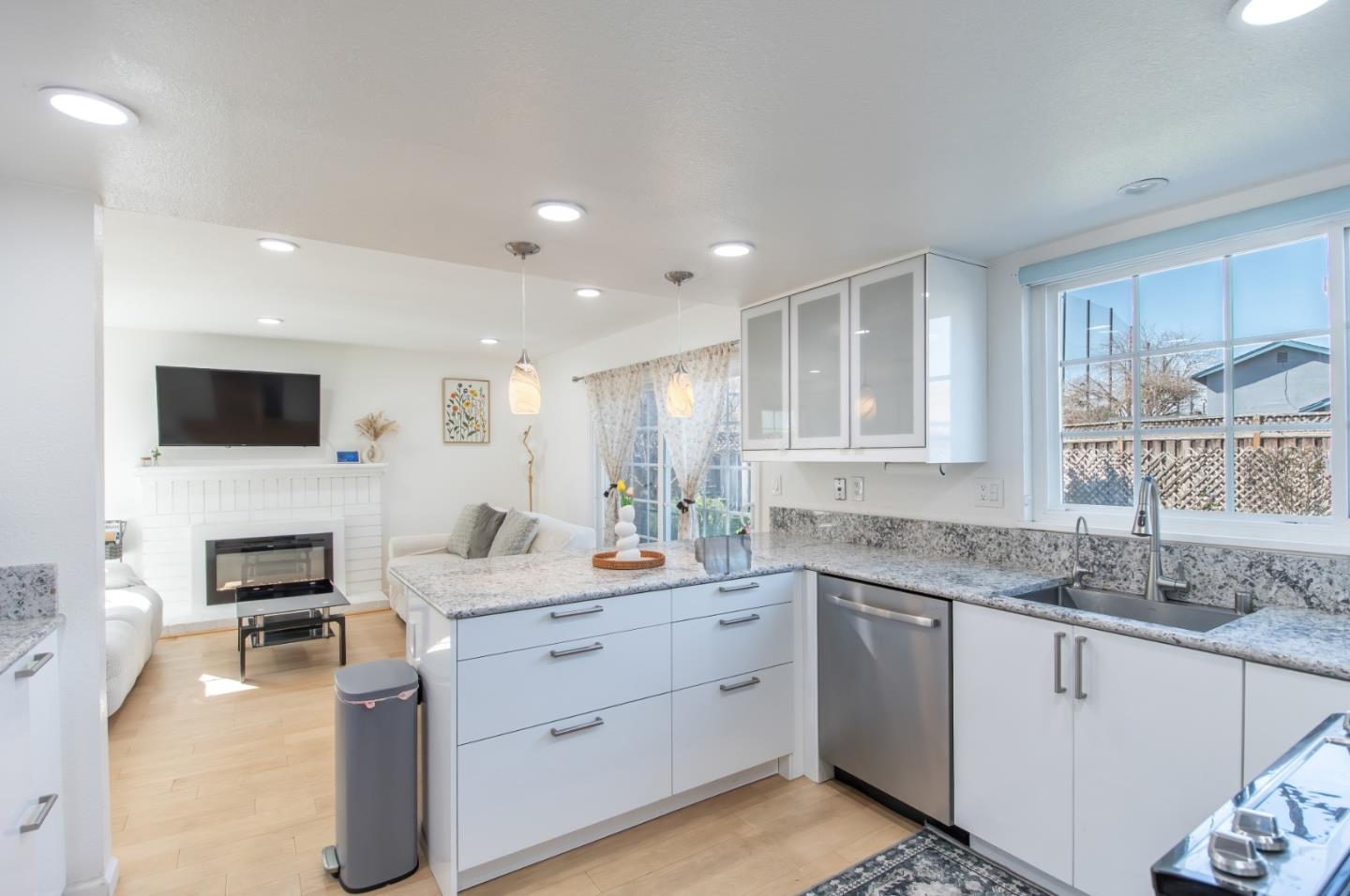 Detail Gallery Image 17 of 57 For 985 Summerfield, San Jose,  CA 95121 - 4 Beds | 2/1 Baths