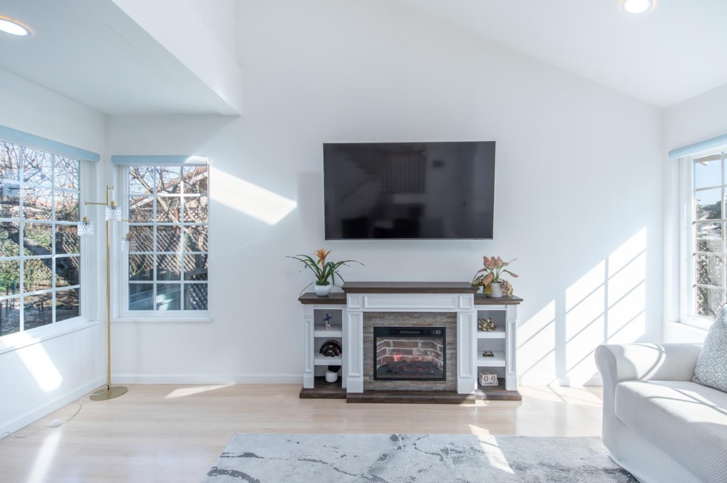 Detail Gallery Image 5 of 57 For 985 Summerfield, San Jose,  CA 95121 - 4 Beds | 2/1 Baths