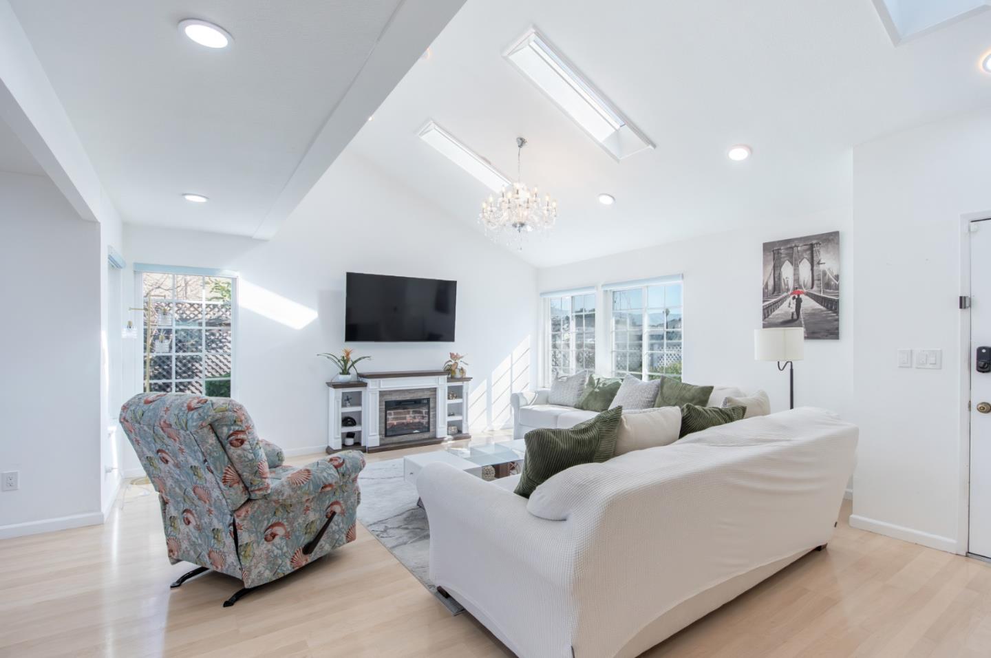 Detail Gallery Image 7 of 57 For 985 Summerfield, San Jose,  CA 95121 - 4 Beds | 2/1 Baths