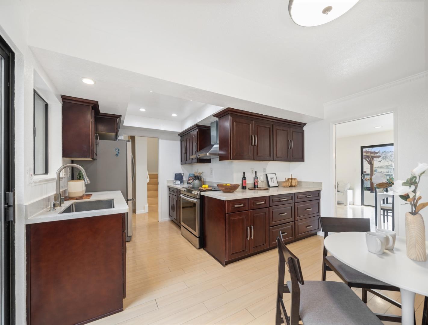 Detail Gallery Image 11 of 27 For 7518 Rosedale Ct, Pleasanton,  CA 94588 - 3 Beds | 2/1 Baths