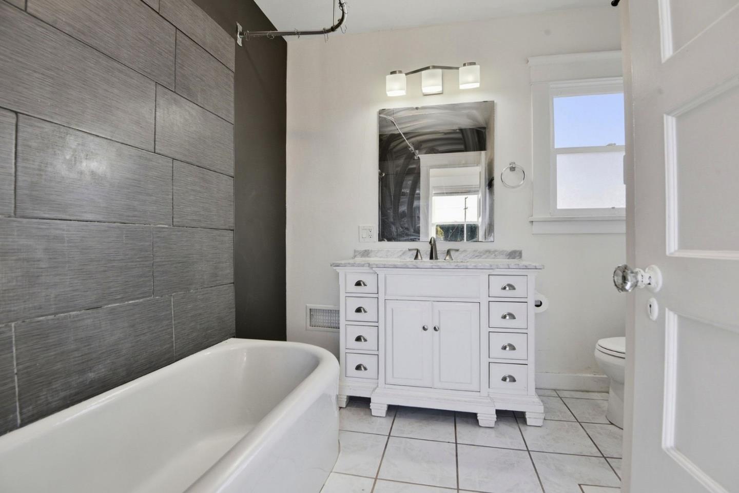 Detail Gallery Image 14 of 23 For 1610 W 36th Pl #1,  Los Angeles,  CA 90018 - 2 Beds | 1 Baths