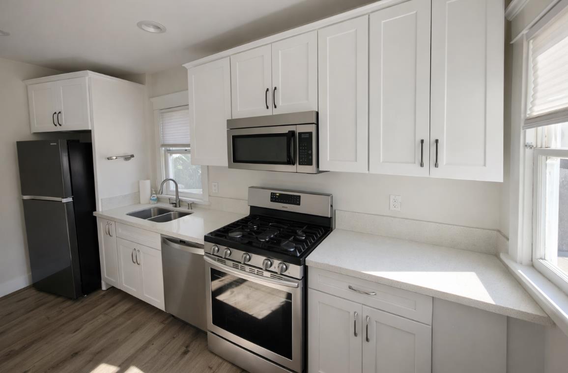 Detail Gallery Image 2 of 7 For 1610 W 36th Pl #1,  Los Angeles,  CA 90018 - 2 Beds | 1 Baths