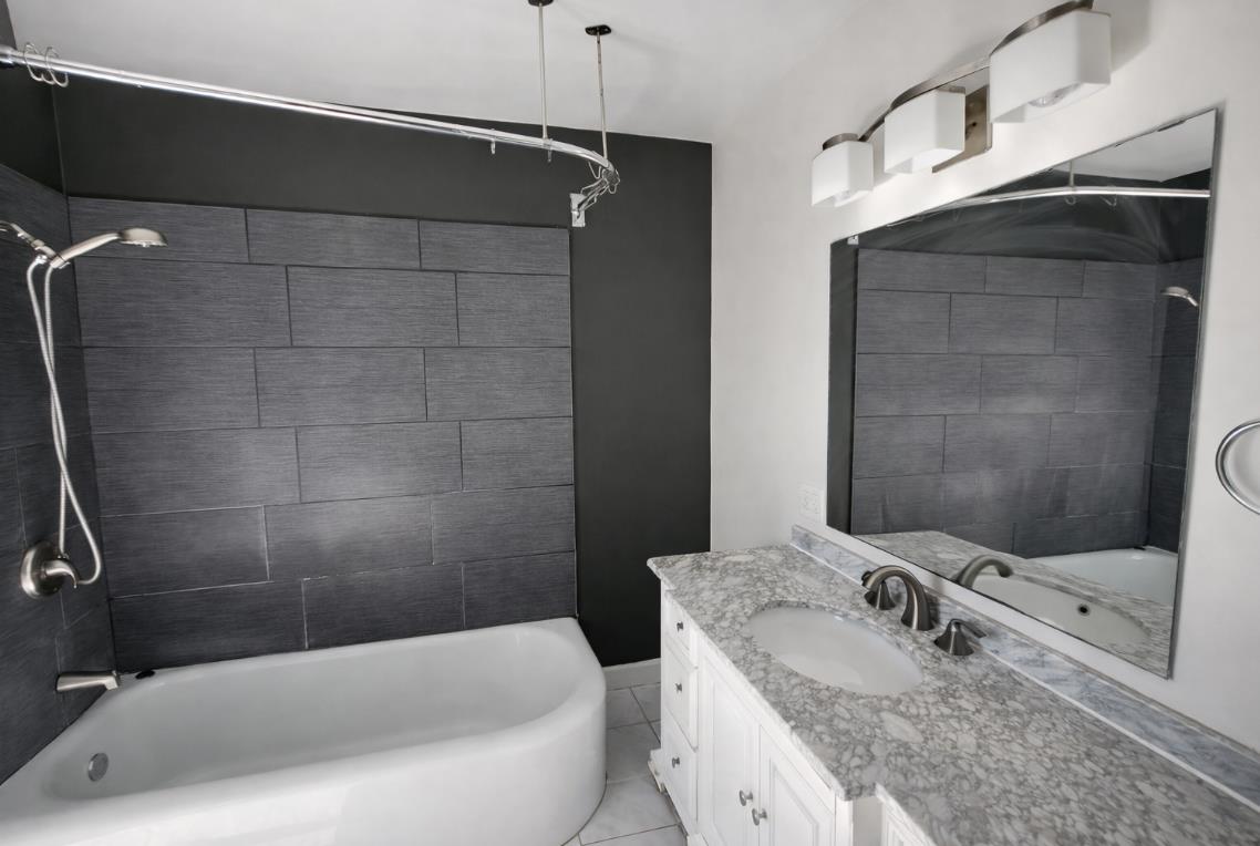 Detail Gallery Image 4 of 7 For 1610 W 36th Pl #1,  Los Angeles,  CA 90018 - 2 Beds | 1 Baths