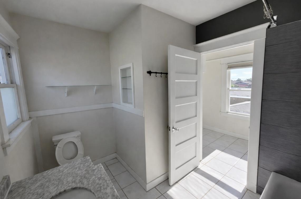 Detail Gallery Image 5 of 7 For 1610 W 36th Pl #1,  Los Angeles,  CA 90018 - 2 Beds | 1 Baths