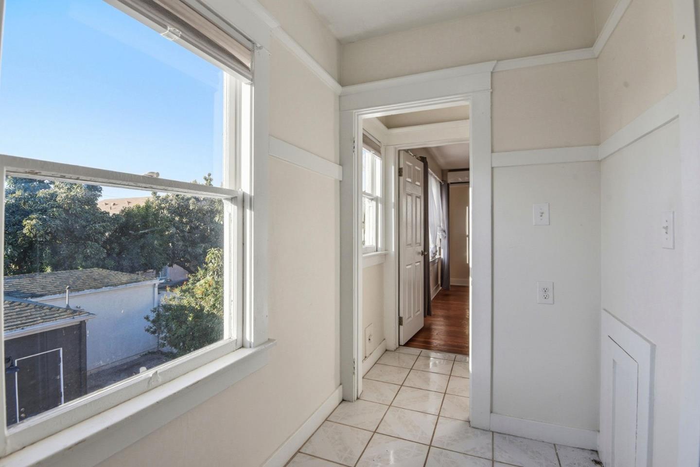 Detail Gallery Image 8 of 23 For 1610 W 36th Pl #1,  Los Angeles,  CA 90018 - 2 Beds | 1 Baths