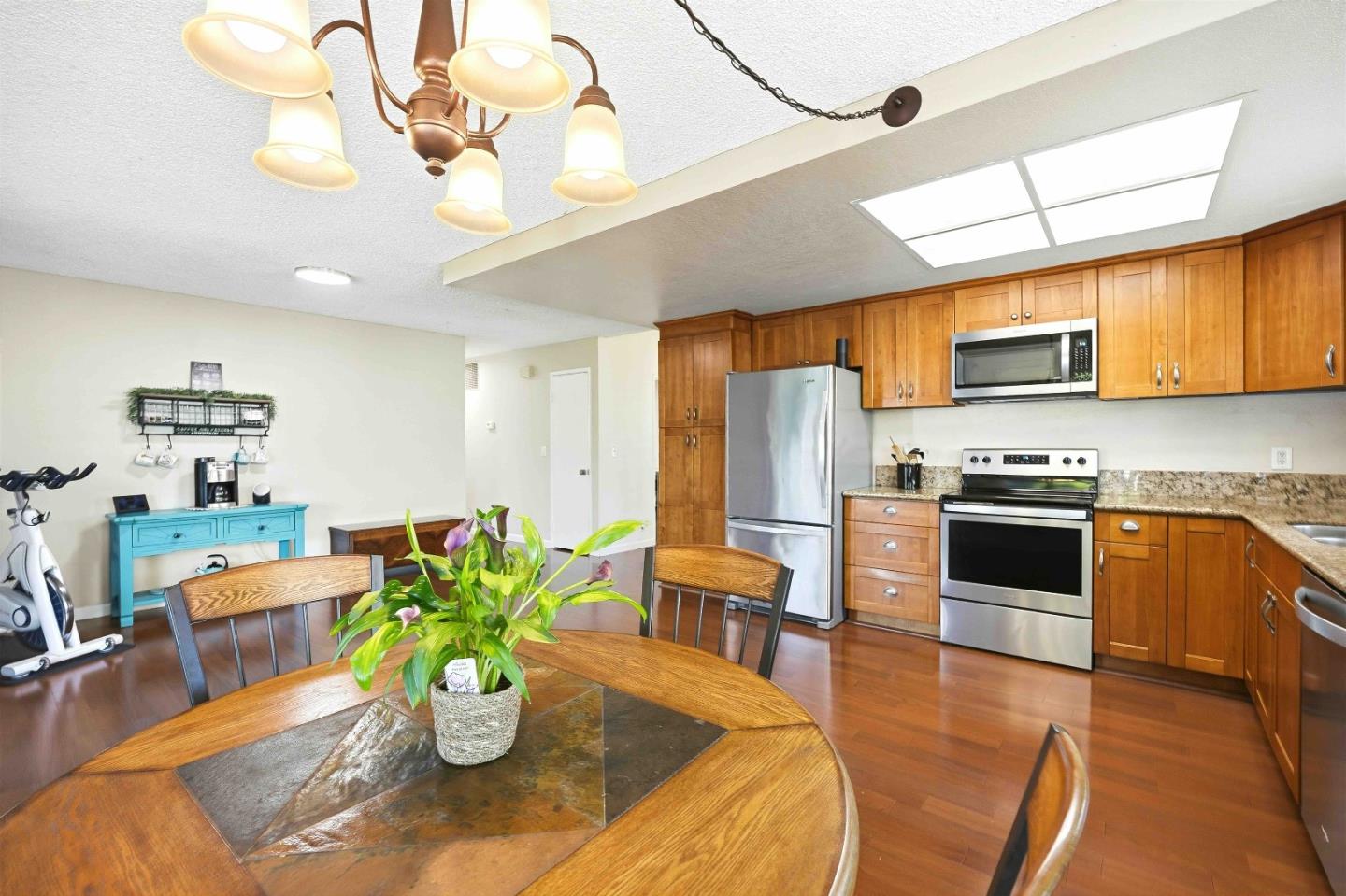 Detail Gallery Image 11 of 30 For 925 Blake Ct, Gilroy,  CA 95020 - 3 Beds | 2 Baths