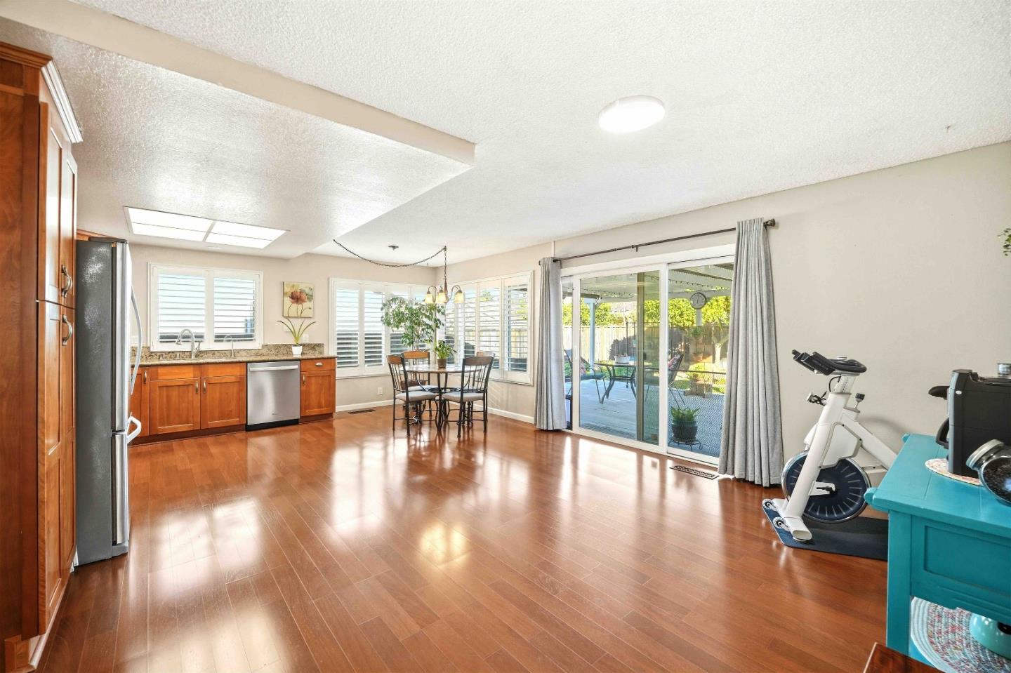 Detail Gallery Image 12 of 30 For 925 Blake Ct, Gilroy,  CA 95020 - 3 Beds | 2 Baths