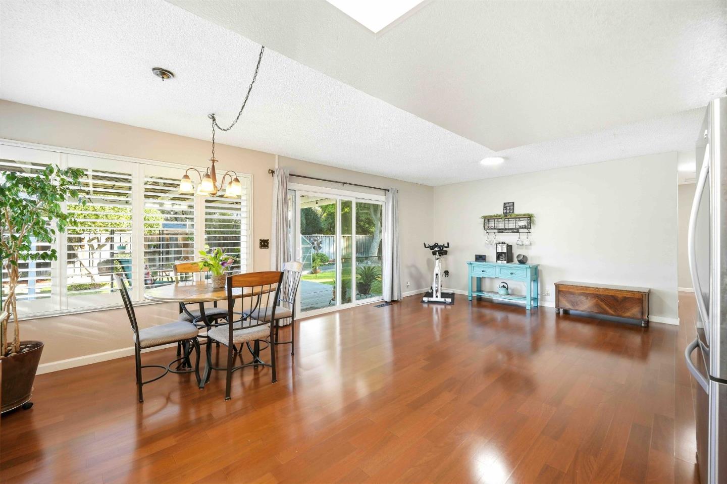 Detail Gallery Image 13 of 30 For 925 Blake Ct, Gilroy,  CA 95020 - 3 Beds | 2 Baths