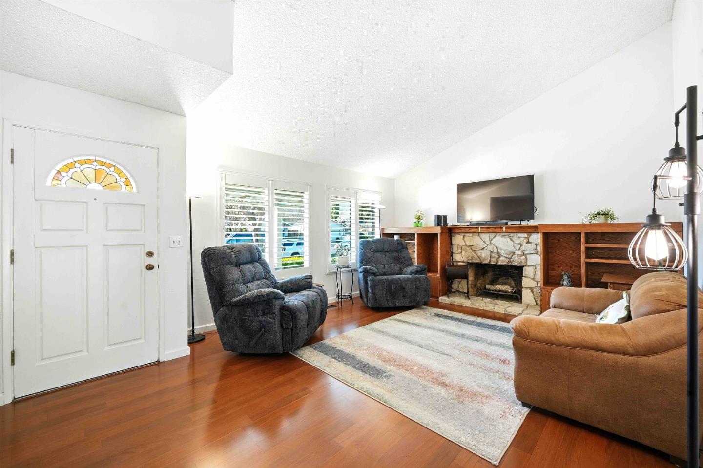 Detail Gallery Image 5 of 30 For 925 Blake Ct, Gilroy,  CA 95020 - 3 Beds | 2 Baths