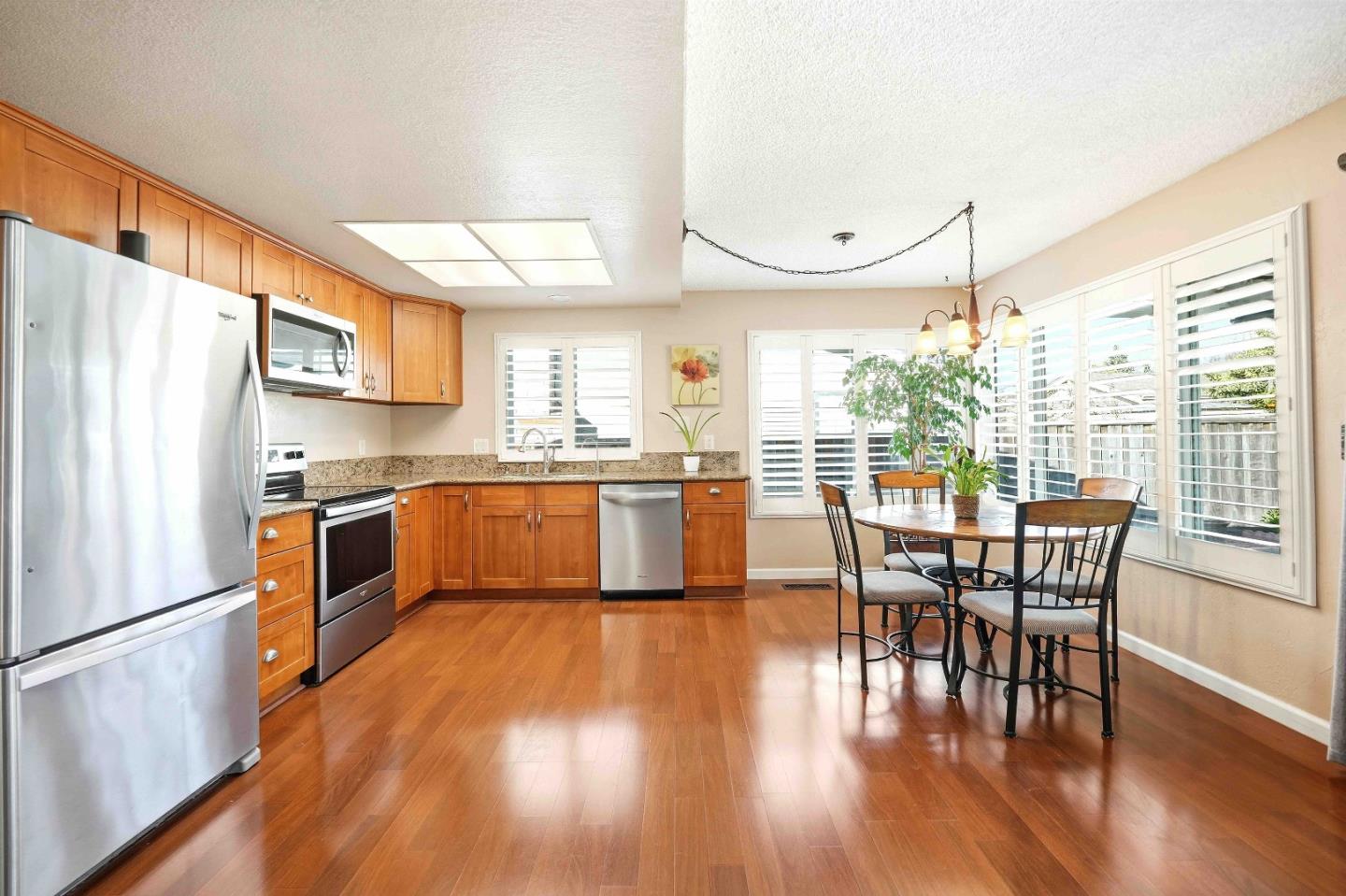 Detail Gallery Image 8 of 30 For 925 Blake Ct, Gilroy,  CA 95020 - 3 Beds | 2 Baths