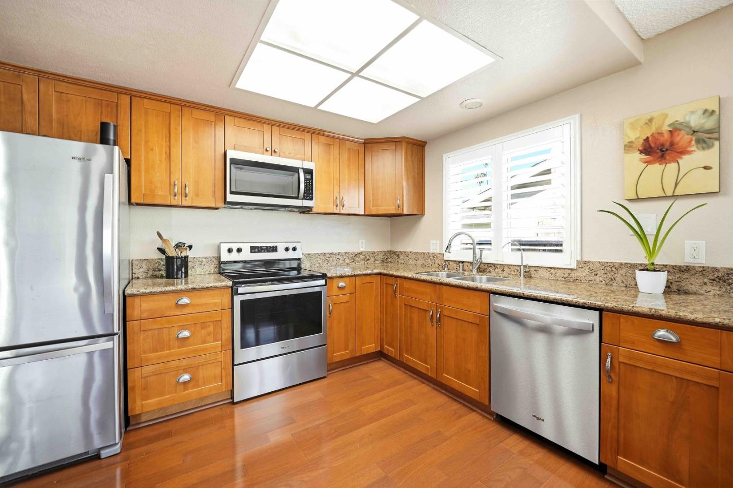 Detail Gallery Image 9 of 30 For 925 Blake Ct, Gilroy,  CA 95020 - 3 Beds | 2 Baths