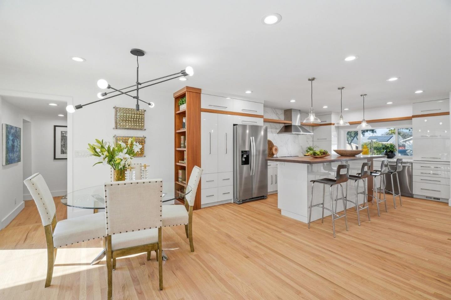 Detail Gallery Image 12 of 41 For 1090 Butte Ct, Sunnyvale,  CA 94087 - 3 Beds | 2 Baths