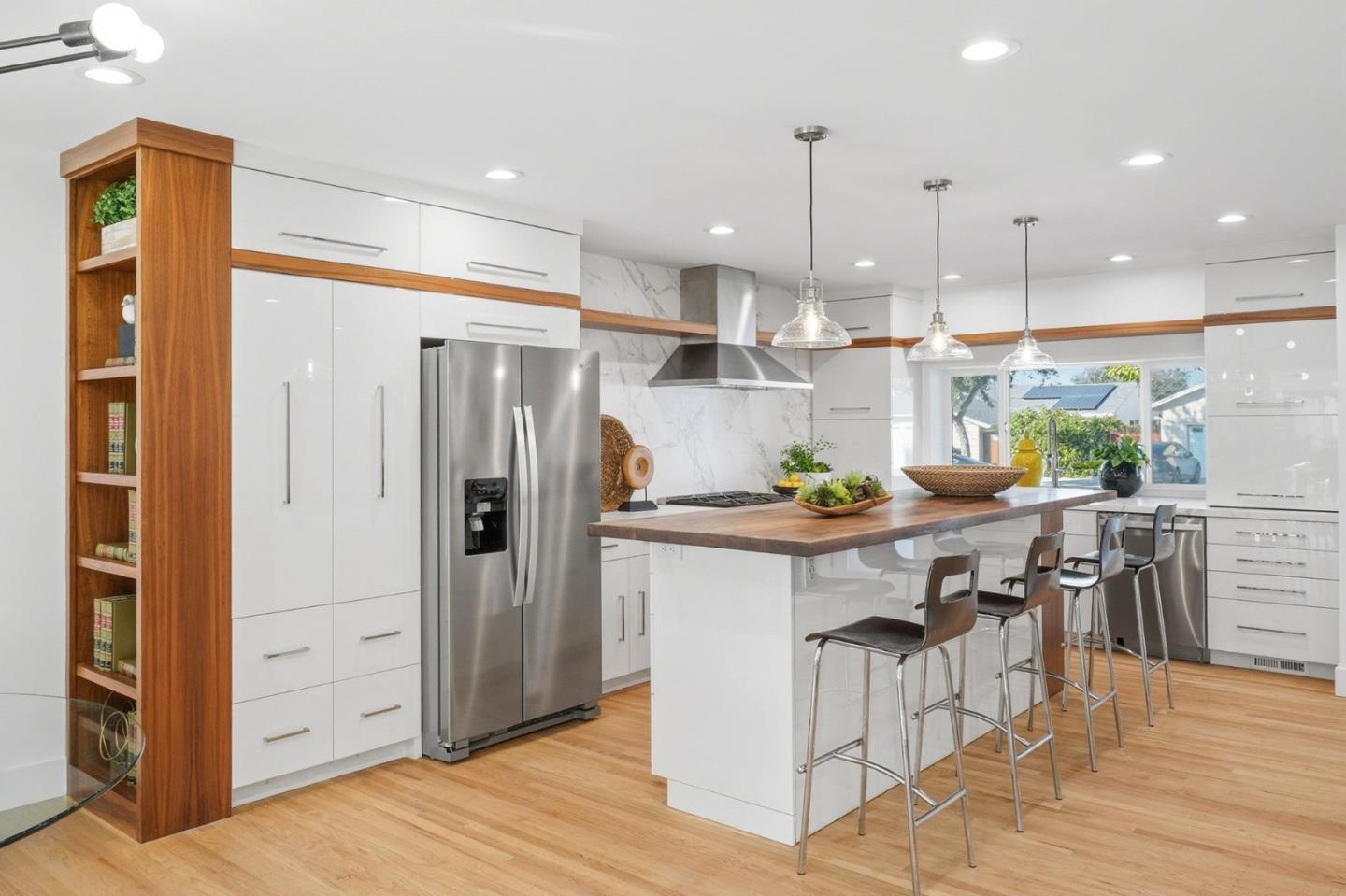 Detail Gallery Image 13 of 41 For 1090 Butte Ct, Sunnyvale,  CA 94087 - 3 Beds | 2 Baths