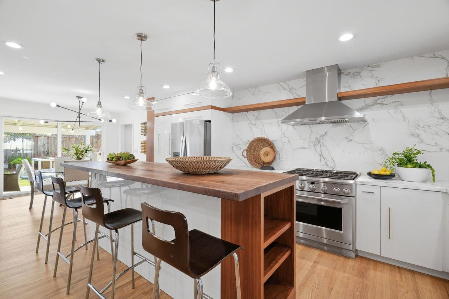 Detail Gallery Image 15 of 41 For 1090 Butte Ct, Sunnyvale,  CA 94087 - 3 Beds | 2 Baths