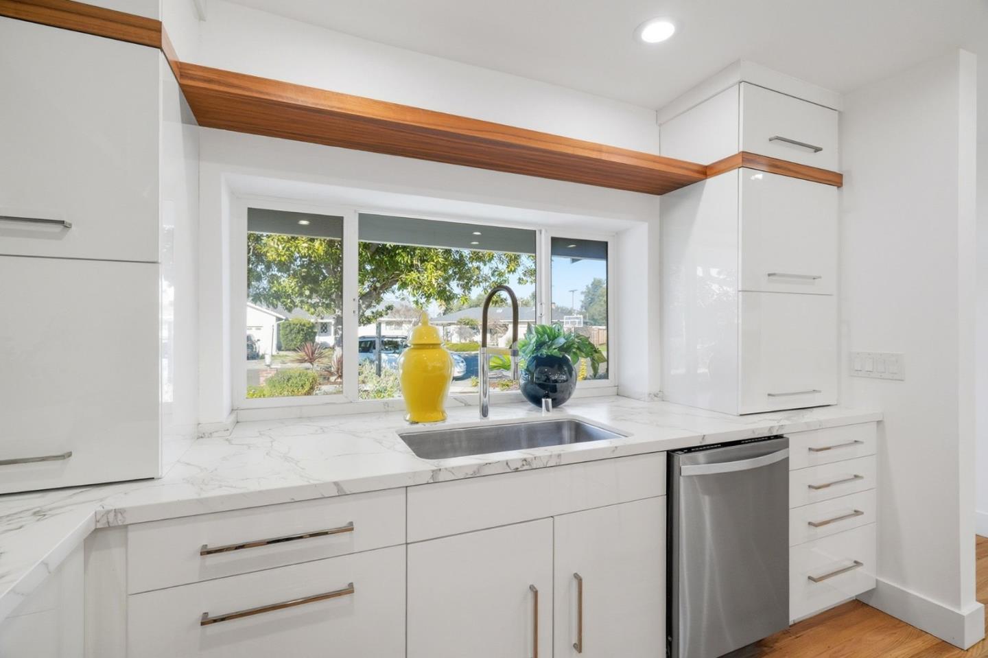 Detail Gallery Image 17 of 41 For 1090 Butte Ct, Sunnyvale,  CA 94087 - 3 Beds | 2 Baths