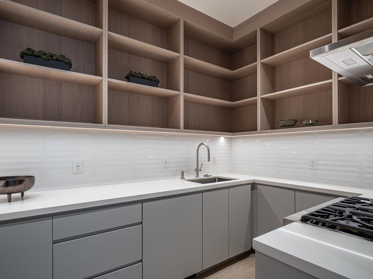 Detail Gallery Image 16 of 62 For 100 New Place Rd, Hillsborough,  CA 94010 - 9 Beds | 9/1 Baths