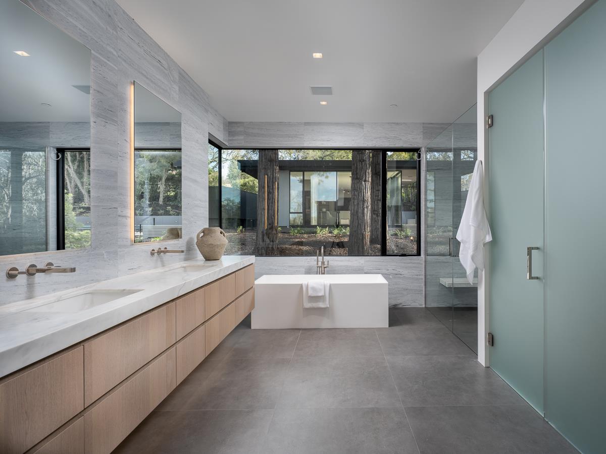 Detail Gallery Image 21 of 62 For 100 New Place Rd, Hillsborough,  CA 94010 - 9 Beds | 9/1 Baths