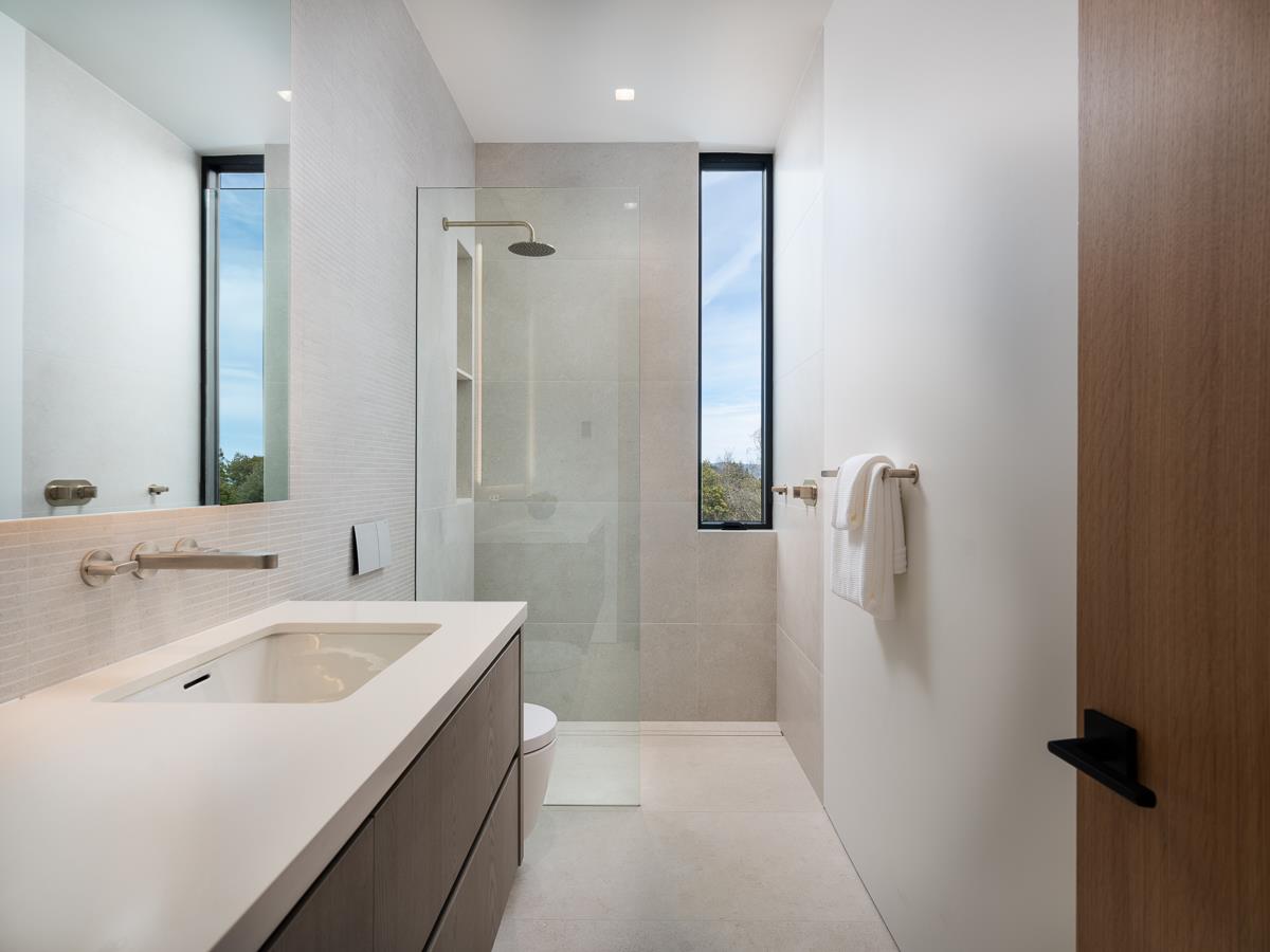 Detail Gallery Image 27 of 62 For 100 New Place Rd, Hillsborough,  CA 94010 - 9 Beds | 9/1 Baths