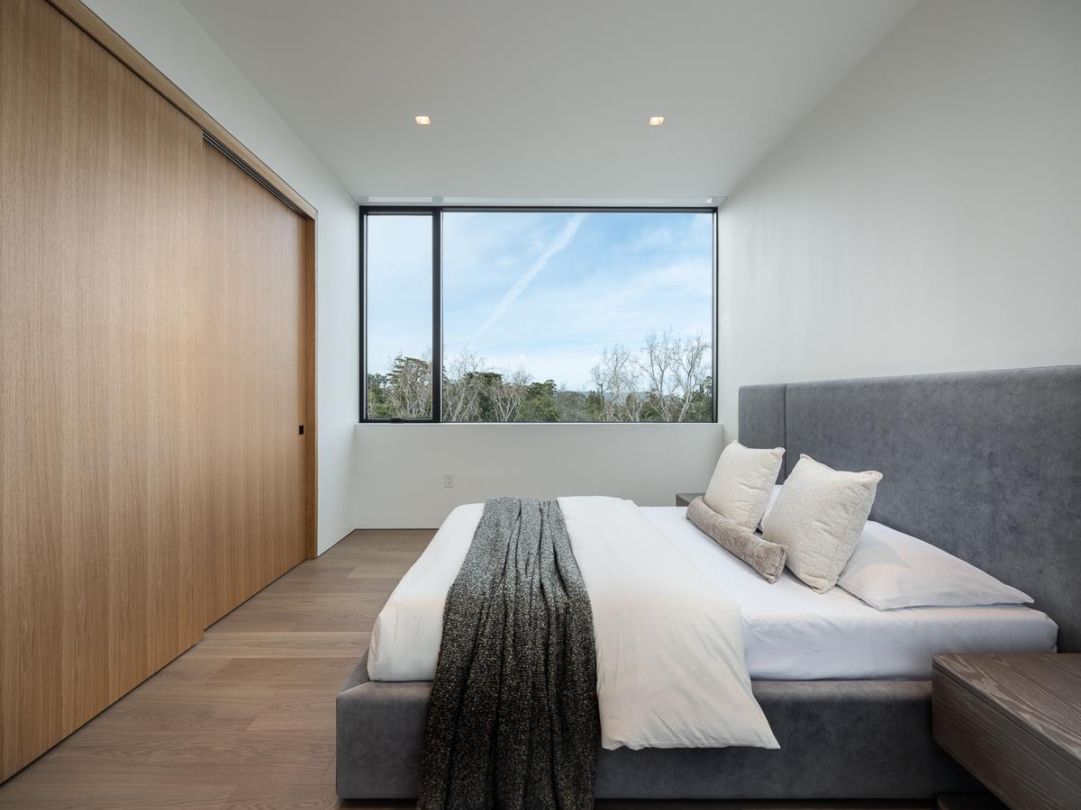 Detail Gallery Image 28 of 62 For 100 New Place Rd, Hillsborough,  CA 94010 - 9 Beds | 9/1 Baths