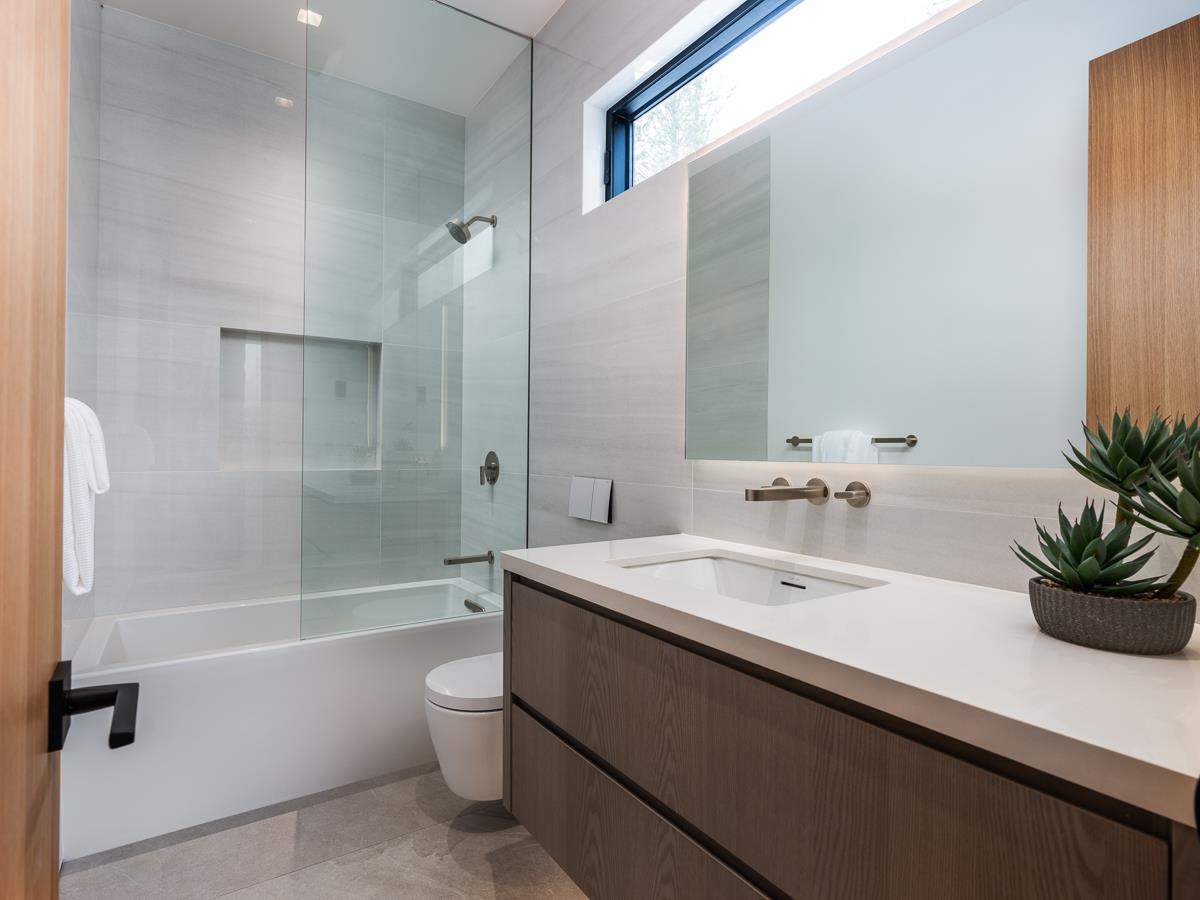 Detail Gallery Image 29 of 62 For 100 New Place Rd, Hillsborough,  CA 94010 - 9 Beds | 9/1 Baths