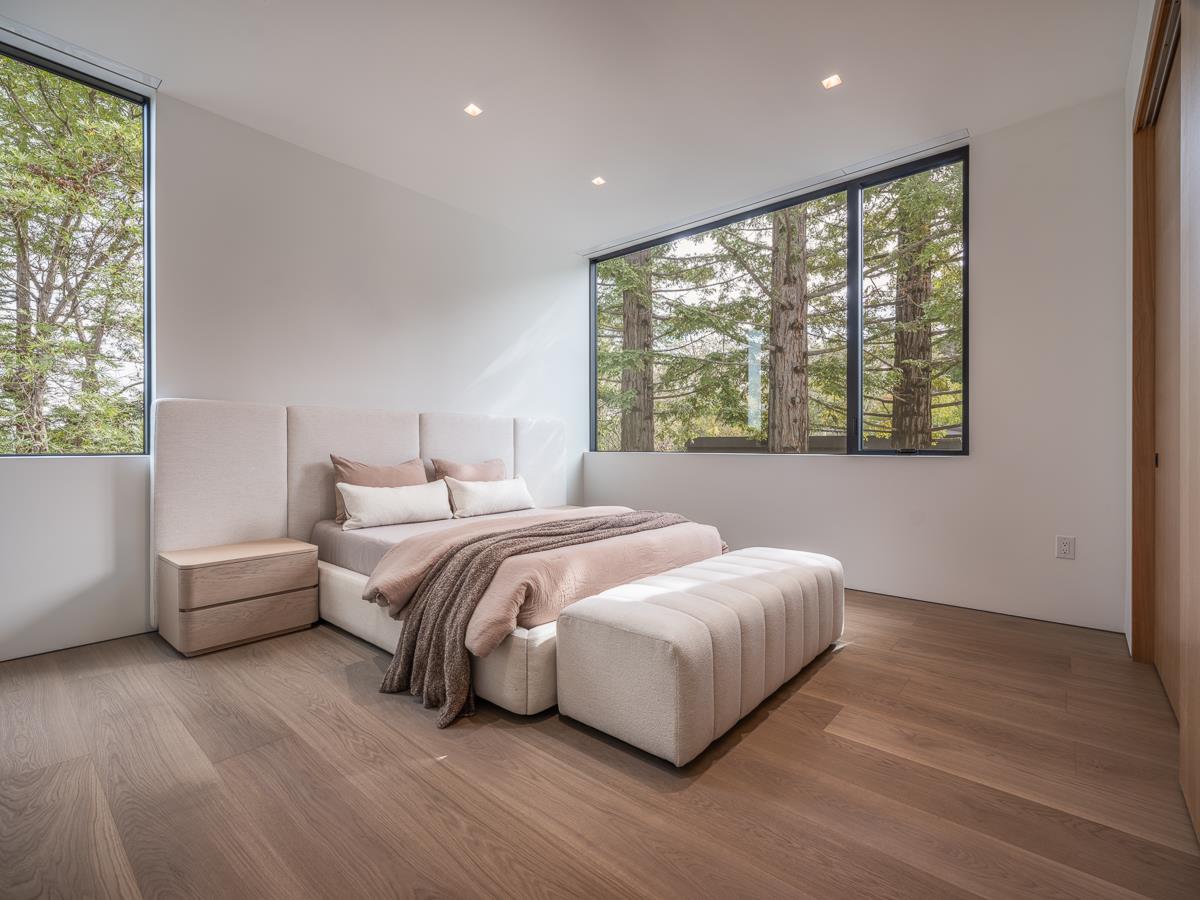 Detail Gallery Image 30 of 62 For 100 New Place Rd, Hillsborough,  CA 94010 - 9 Beds | 9/1 Baths