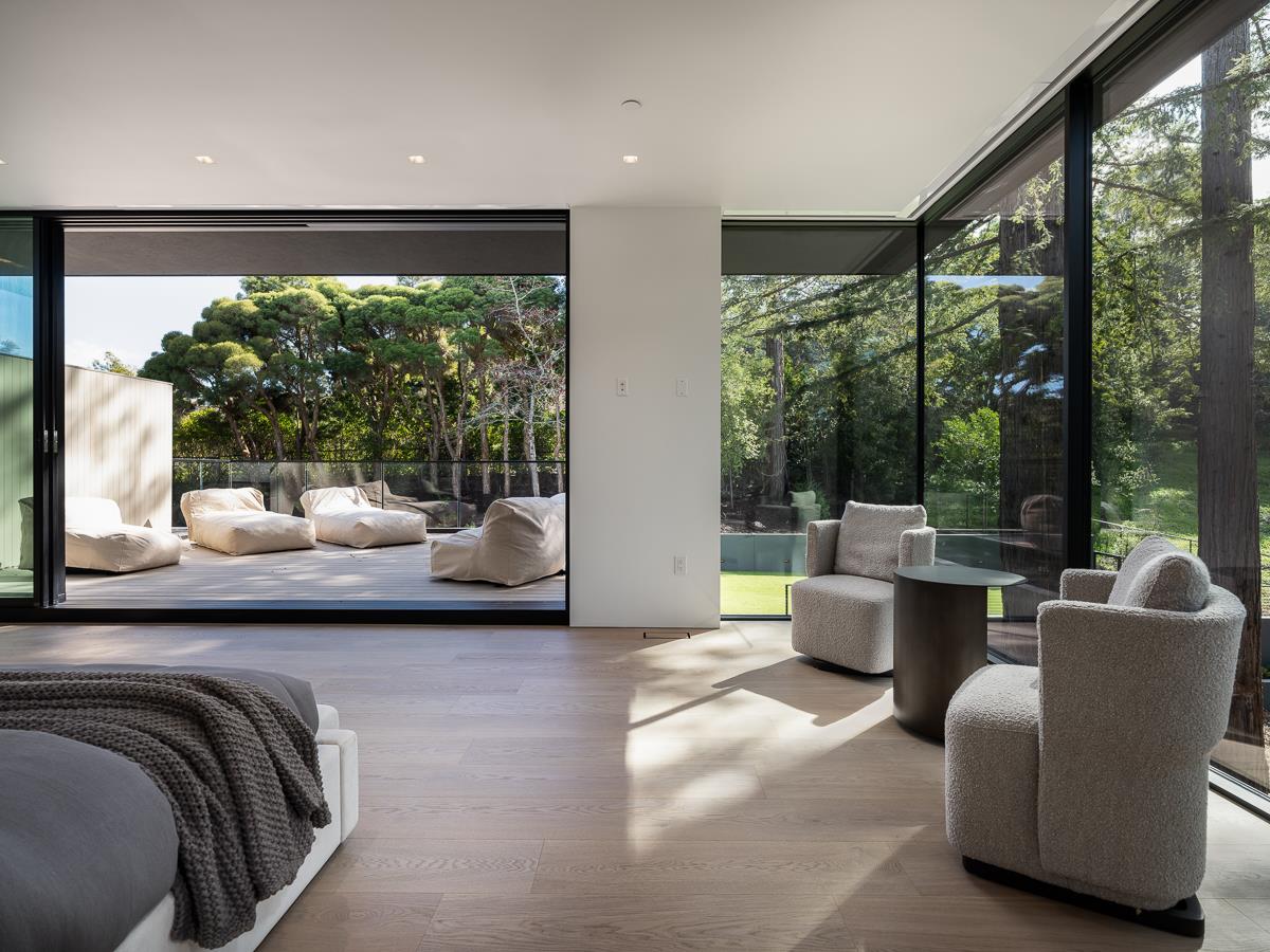 Detail Gallery Image 31 of 62 For 100 New Place Rd, Hillsborough,  CA 94010 - 9 Beds | 9/1 Baths