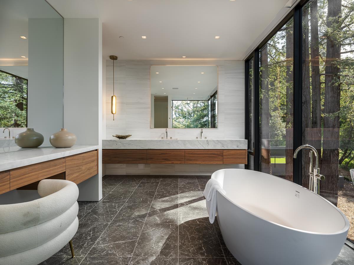 Detail Gallery Image 35 of 62 For 100 New Place Rd, Hillsborough,  CA 94010 - 9 Beds | 9/1 Baths