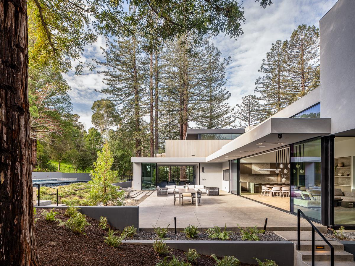 Detail Gallery Image 40 of 62 For 100 New Place Rd, Hillsborough,  CA 94010 - 9 Beds | 9/1 Baths