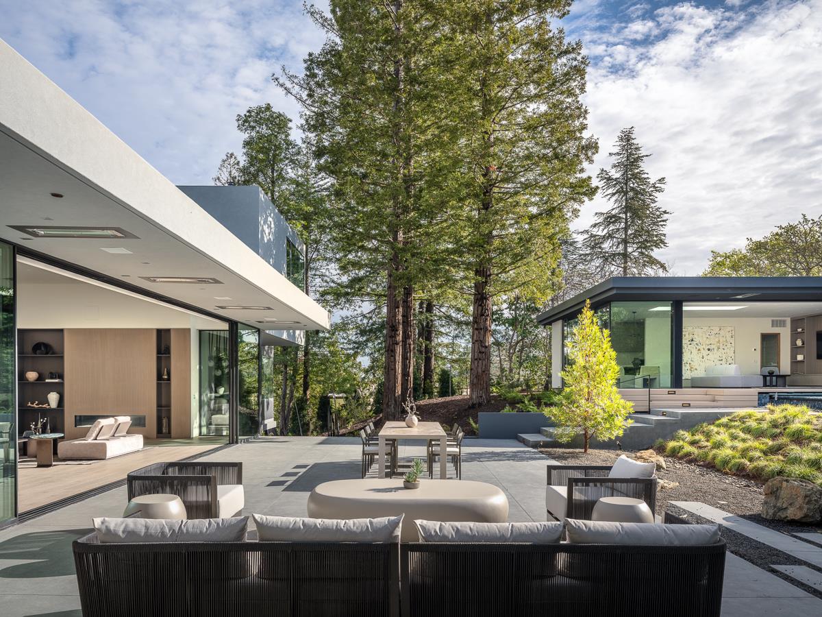 Detail Gallery Image 42 of 62 For 100 New Place Rd, Hillsborough,  CA 94010 - 9 Beds | 9/1 Baths