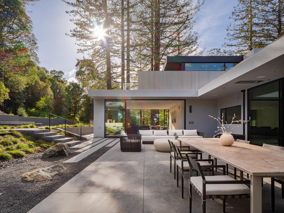 Detail Gallery Image 45 of 62 For 100 New Place Rd, Hillsborough,  CA 94010 - 9 Beds | 9/1 Baths