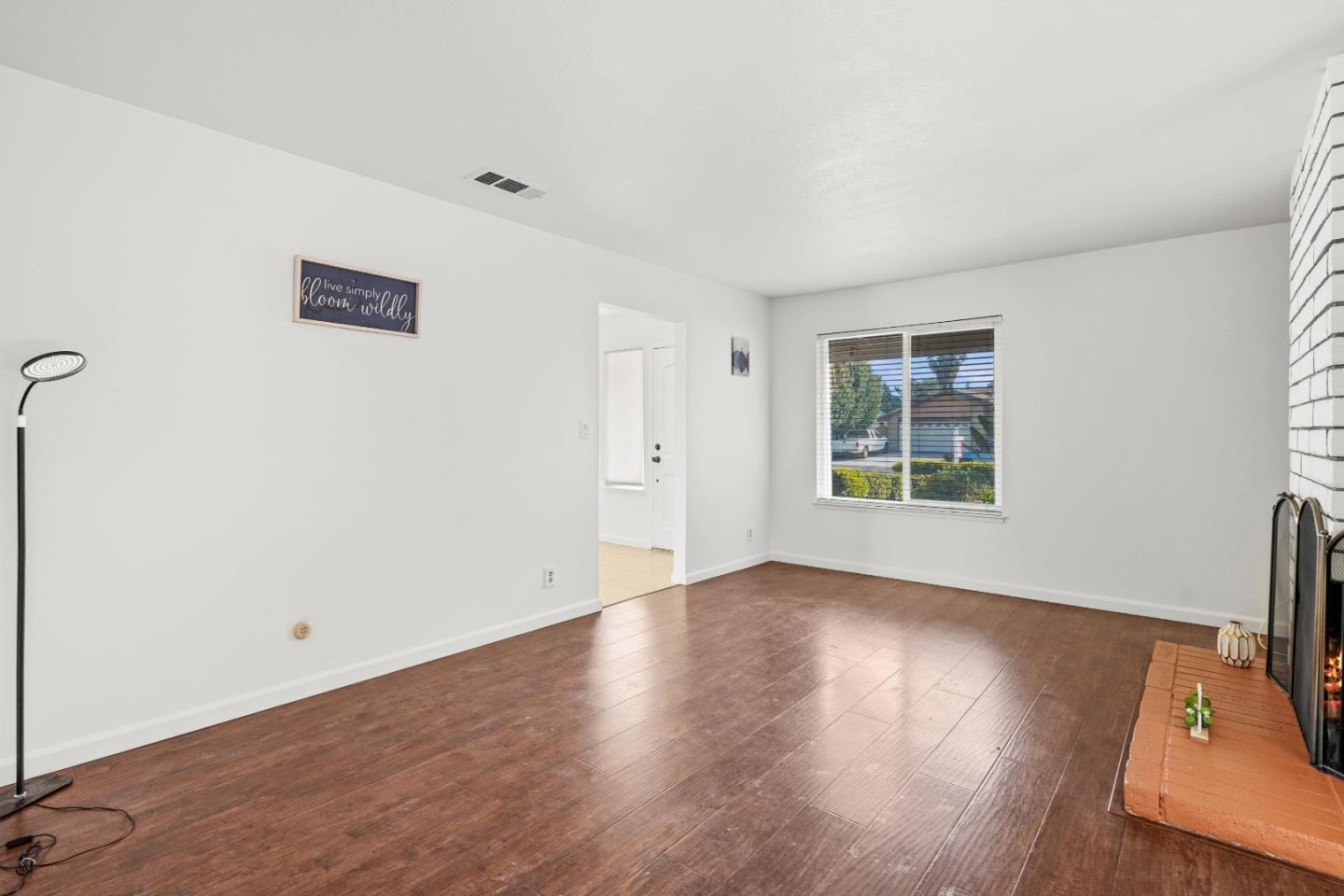 Detail Gallery Image 6 of 38 For 2320 Lido Circle, Stockton,  CA 95207 - 3 Beds | 2 Baths