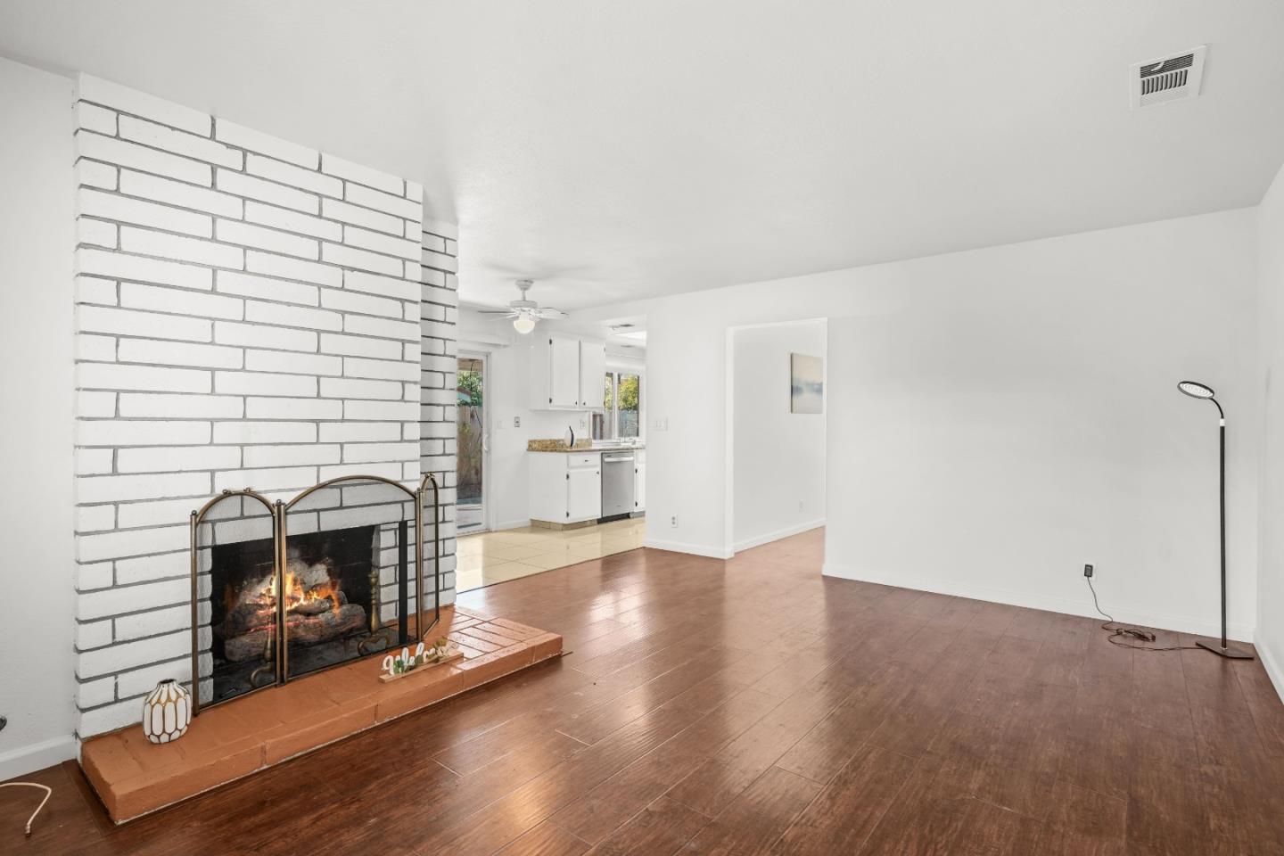 Detail Gallery Image 7 of 38 For 2320 Lido Circle, Stockton,  CA 95207 - 3 Beds | 2 Baths