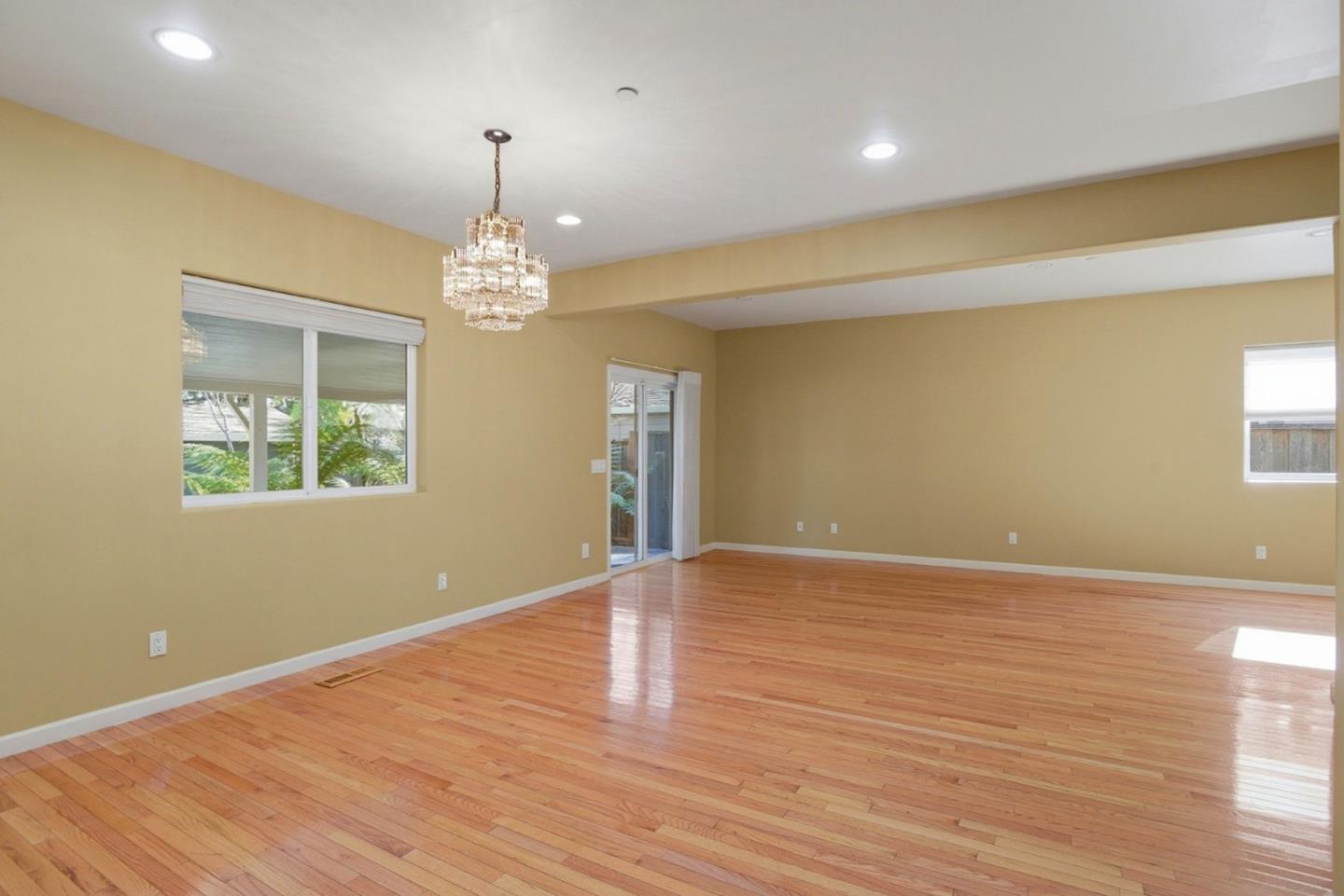 Detail Gallery Image 10 of 54 For 659 Upton St, Redwood City,  CA 94061 - 4 Beds | 4/1 Baths