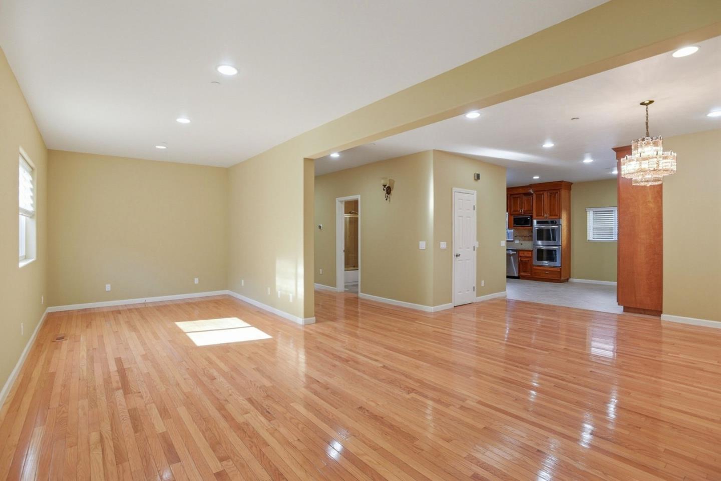 Detail Gallery Image 13 of 54 For 659 Upton St, Redwood City,  CA 94061 - 4 Beds | 4/1 Baths