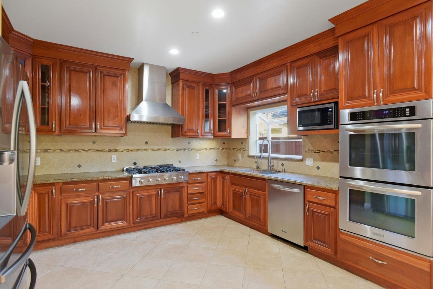 Detail Gallery Image 16 of 54 For 659 Upton St, Redwood City,  CA 94061 - 4 Beds | 4/1 Baths