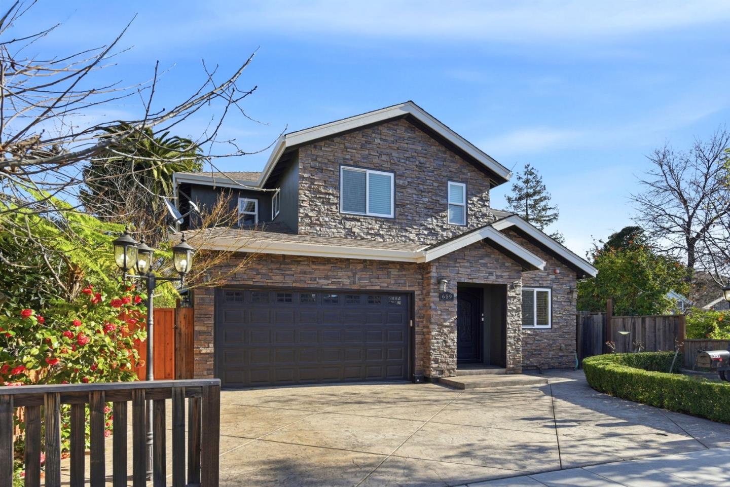 Detail Gallery Image 2 of 54 For 659 Upton St, Redwood City,  CA 94061 - 4 Beds | 4/1 Baths