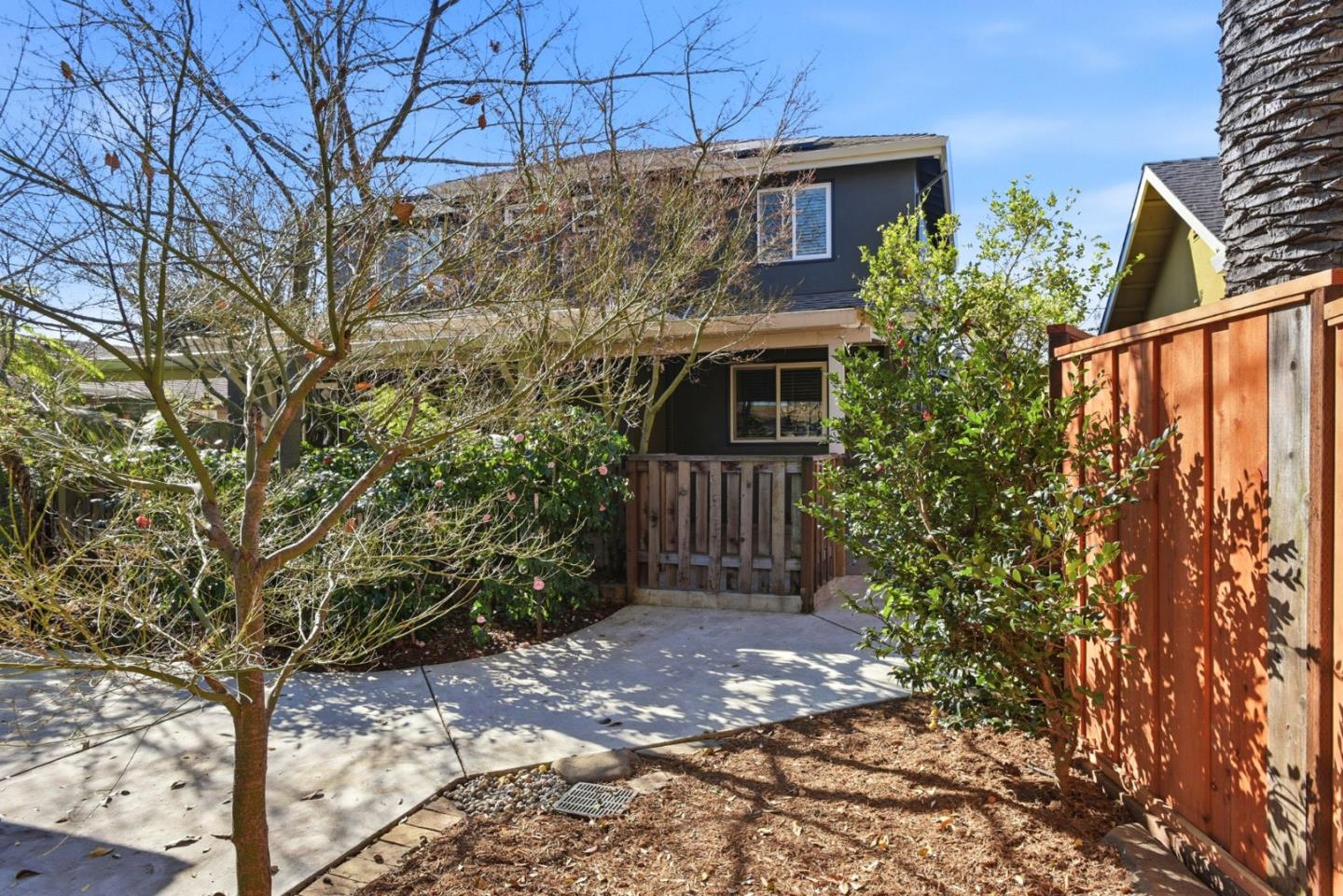 Detail Gallery Image 3 of 54 For 659 Upton St, Redwood City,  CA 94061 - 4 Beds | 4/1 Baths