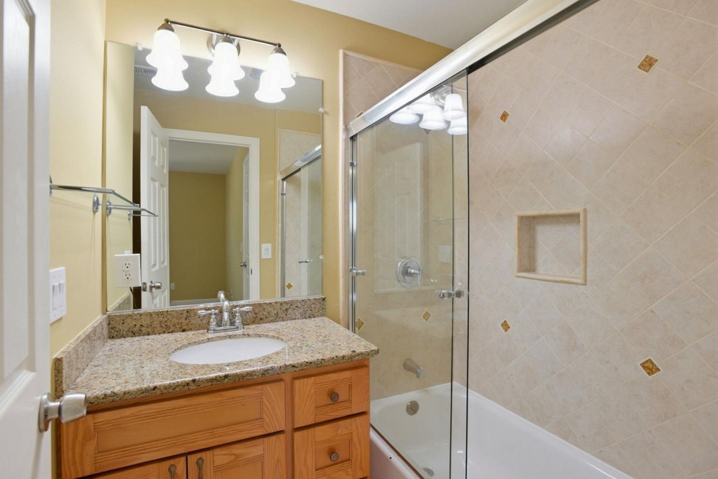 Detail Gallery Image 41 of 54 For 659 Upton St, Redwood City,  CA 94061 - 4 Beds | 4/1 Baths