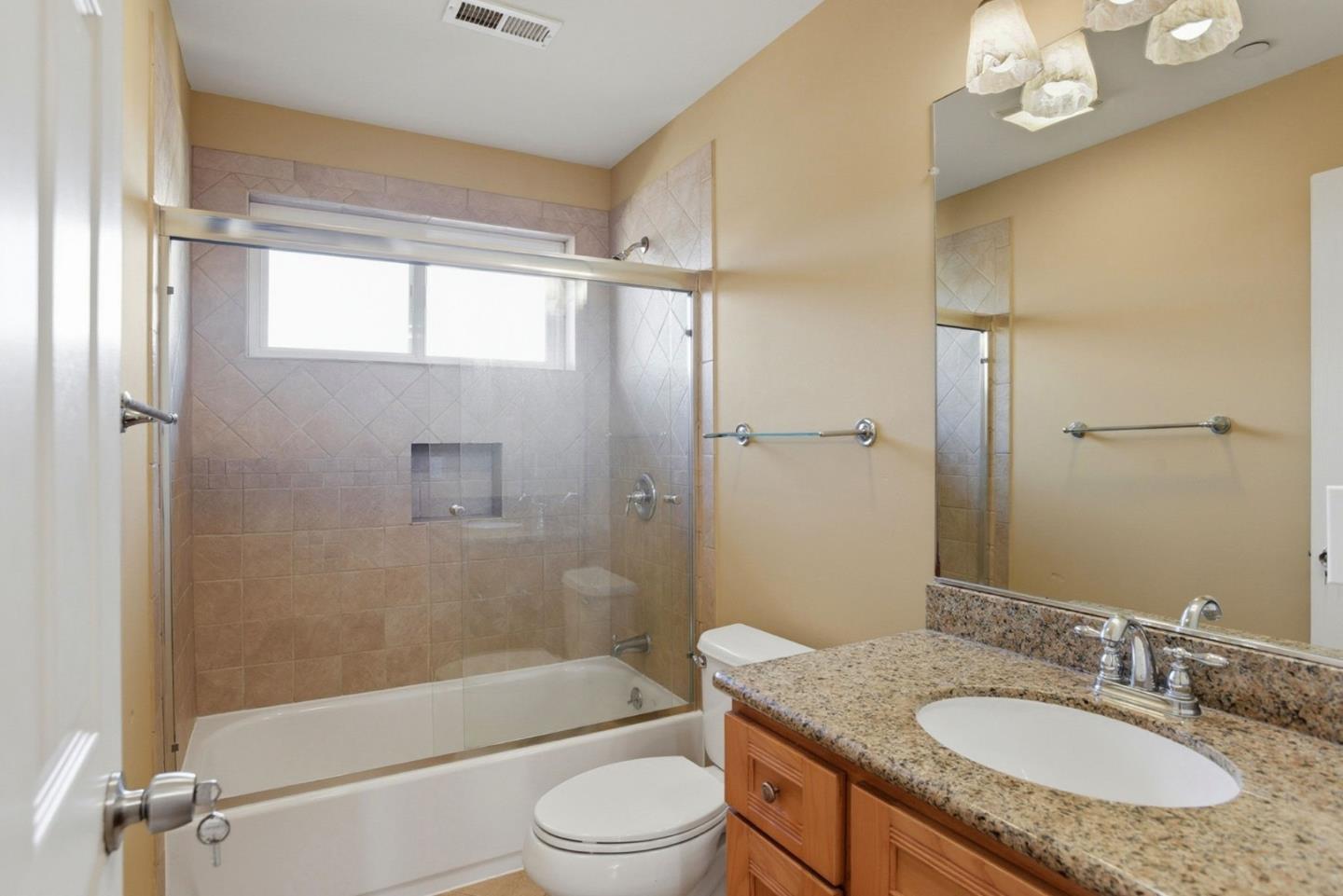 Detail Gallery Image 42 of 54 For 659 Upton St, Redwood City,  CA 94061 - 4 Beds | 4/1 Baths