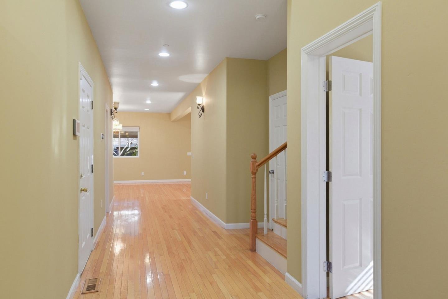 Detail Gallery Image 6 of 54 For 659 Upton St, Redwood City,  CA 94061 - 4 Beds | 4/1 Baths