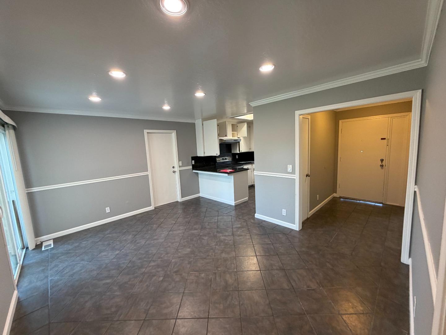 Detail Gallery Image 13 of 20 For 744 Atherton Cir, Salinas,  CA 93906 - 3 Beds | 2 Baths