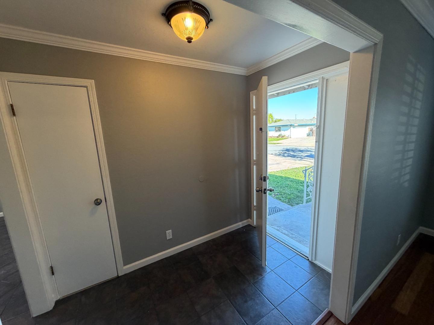 Detail Gallery Image 14 of 20 For 744 Atherton Cir, Salinas,  CA 93906 - 3 Beds | 2 Baths