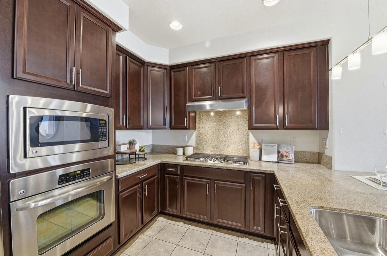 Detail Gallery Image 11 of 37 For 1053 El Capitan Ter, Sunnyvale,  CA 94085 - 3 Beds | 3 Baths