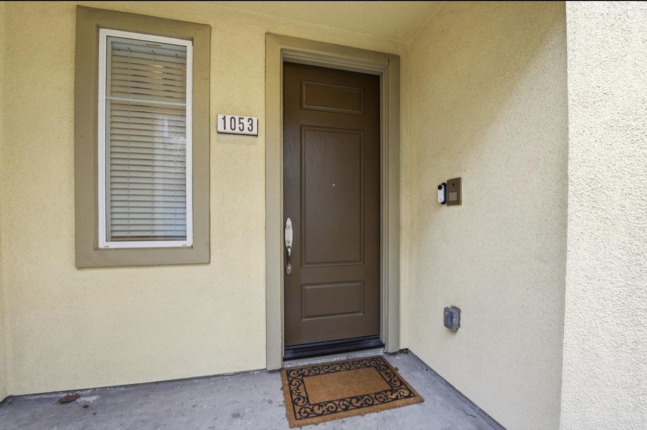 Detail Gallery Image 4 of 37 For 1053 El Capitan Ter, Sunnyvale,  CA 94085 - 3 Beds | 3 Baths