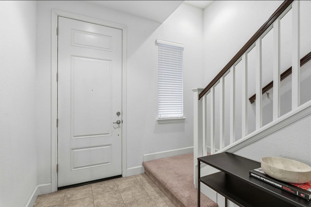 Detail Gallery Image 5 of 37 For 1053 El Capitan Ter, Sunnyvale,  CA 94085 - 3 Beds | 3 Baths