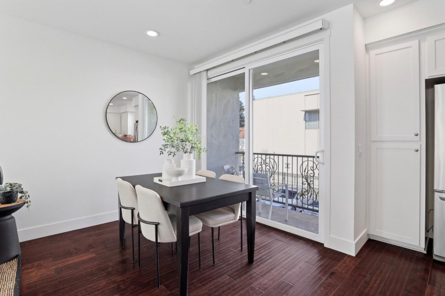 Detail Gallery Image 11 of 29 For 238 Carroll St #109,  Sunnyvale,  CA 94086 - 3 Beds | 2/1 Baths