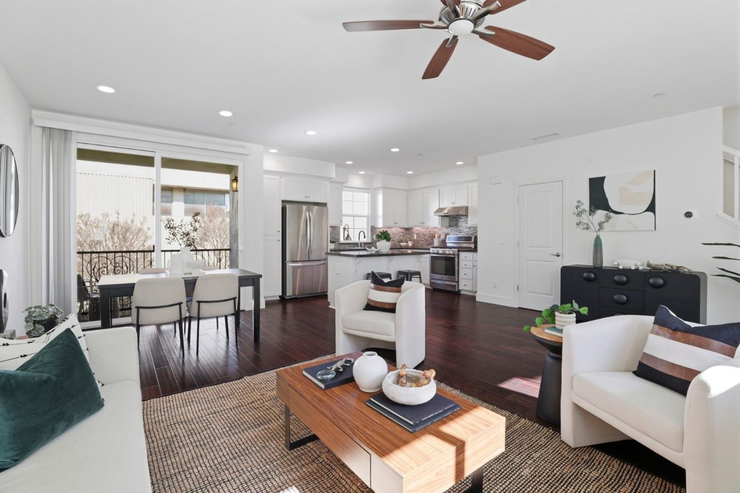 Detail Gallery Image 5 of 29 For 238 Carroll St #109,  Sunnyvale,  CA 94086 - 3 Beds | 2/1 Baths