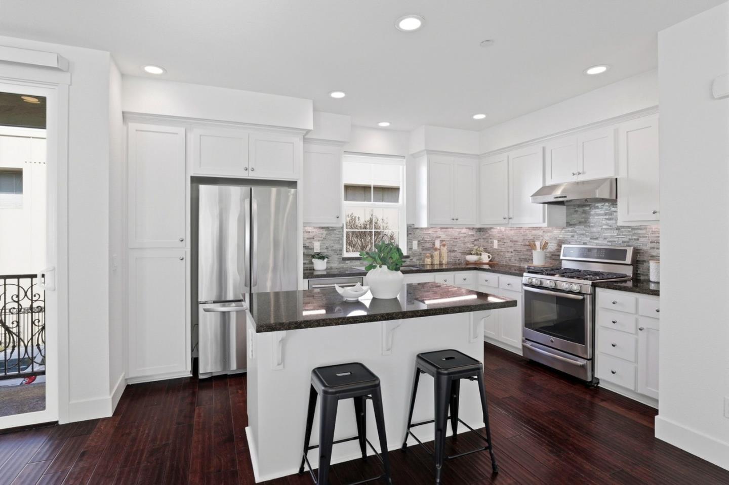 Detail Gallery Image 7 of 29 For 238 Carroll St #109,  Sunnyvale,  CA 94086 - 3 Beds | 2/1 Baths