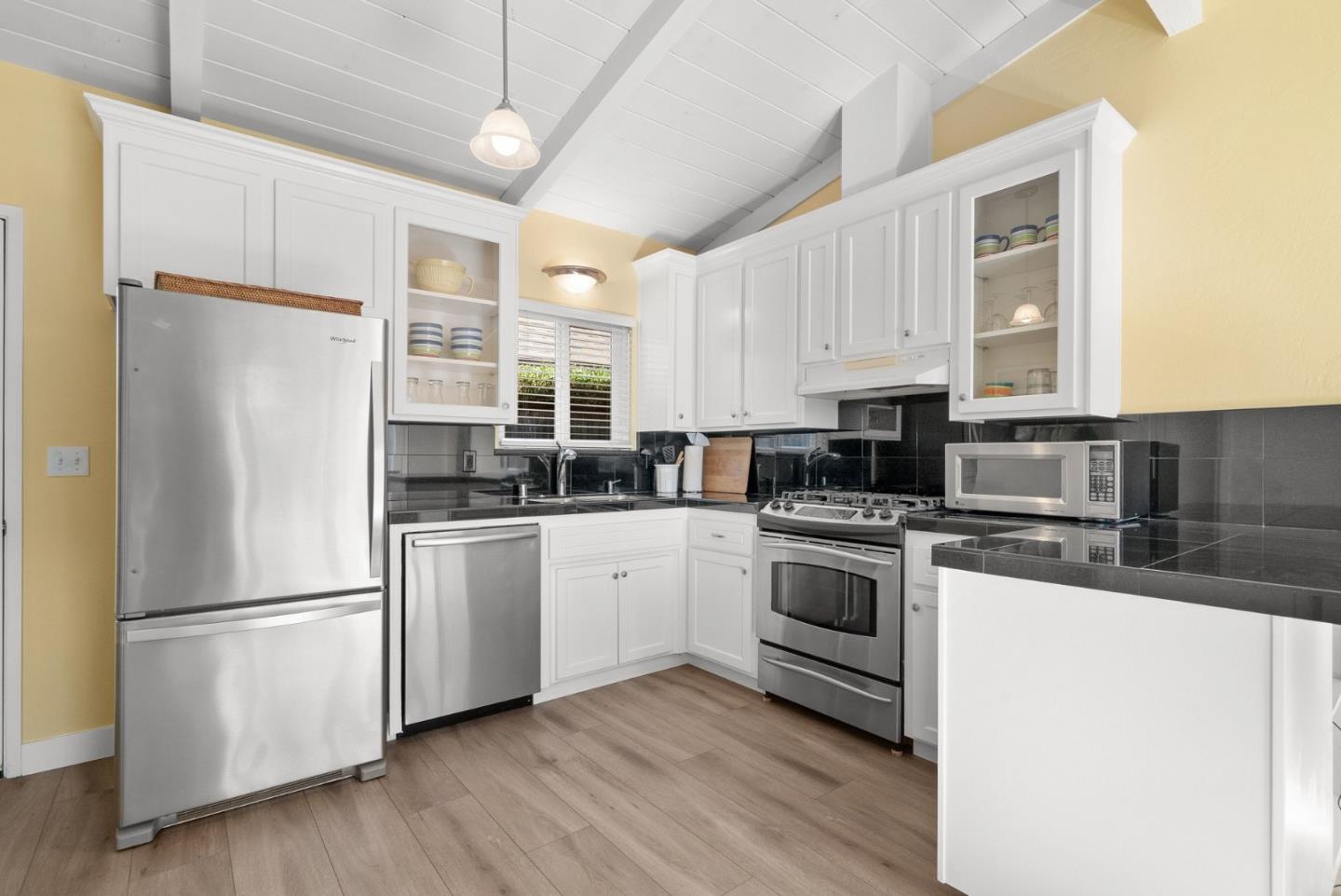 Detail Gallery Image 10 of 44 For 522 Spruce St, Aptos,  CA 95003 - 2 Beds | 2 Baths